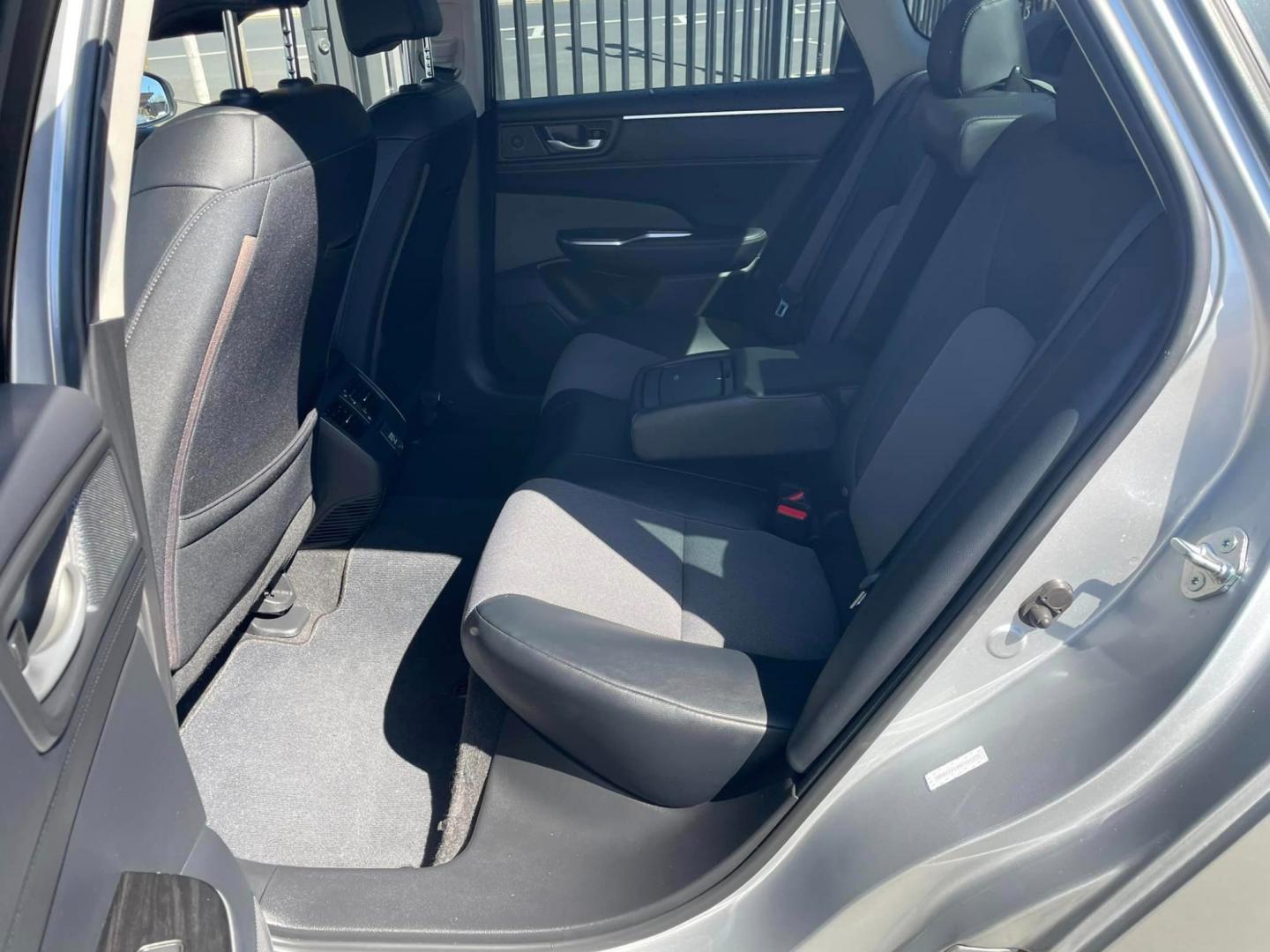 2021 SILVER /BLACK Honda Clarity Plug-In Hybrid (JHMZC5F14MC) with an 1.5L L4 DOHC 16V HYBRID engine, CVT transmission, located at 744 E Miner Ave, Stockton, CA, 95202, (209) 944-5770, 37.956863, -121.282082 - Photo#9